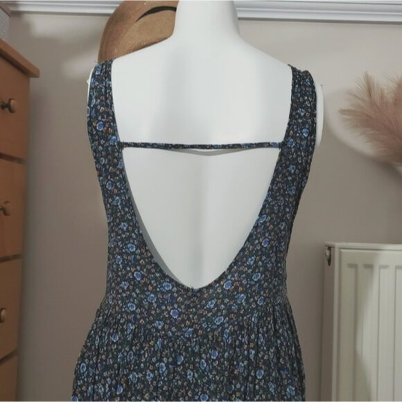 Forever 21 Low Back Ditsy Pleated dress- Small - Picture 7 of 8